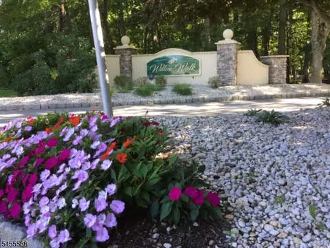 32 Loch Ln, Ledgewood, NJ 07852