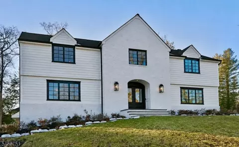 6 Lauri Dr, Florham Park, NJ 07932