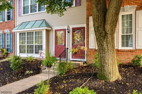 118 Edward Dr, Franklin Park, NJ 08823