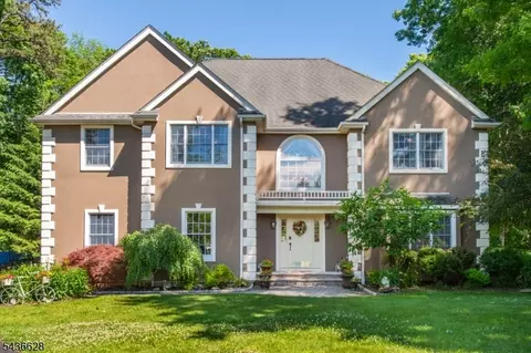 5 Kingston Ct, Oak Ridge, NJ 07438