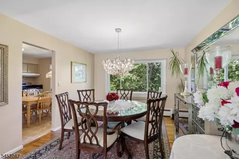 Dining - 347 Alan Dr, Paramus, NJ 07652 photo 2 of 3