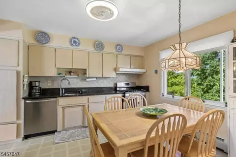 Kitchen - 347 Alan Dr, Paramus, NJ 07652 photo 2 of 2