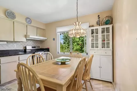 Dining - 347 Alan Dr, Paramus, NJ 07652 photo 3 of 3