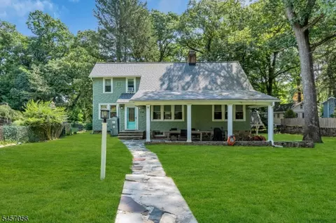 43 Maxim Dr, Hopatcong, NJ 07843
