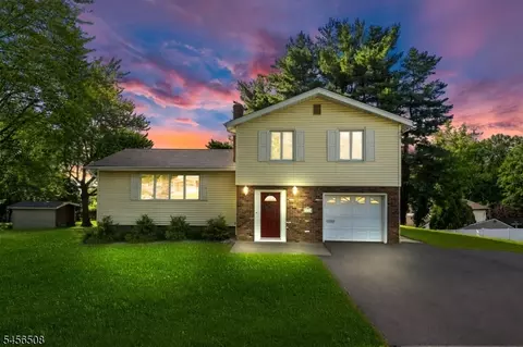 33 Waling Dr, Wayne, NJ 07470