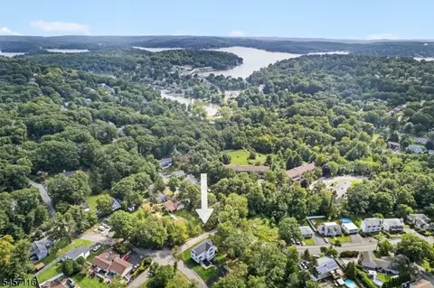 37 Madison Trl, Hopatcong, NJ 07843