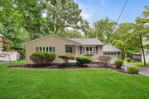 130 Vreeland Ave, Bloomingdale, NJ 07403