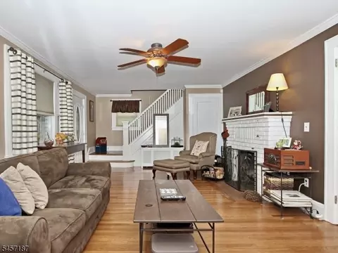 Living - 703 Marshall Pl, Plainfield, NJ 07062 photo 2 of 3