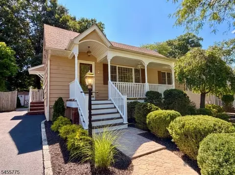 15 Oak Ln, Verona, NJ 07044