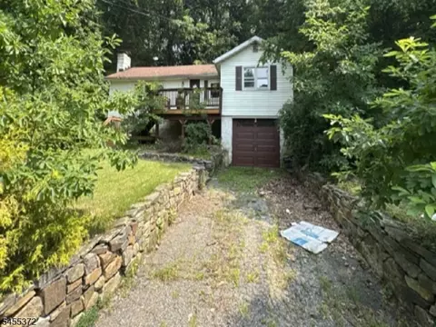 26 Fox Trl, Stockholm, NJ 07460