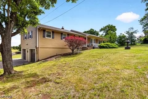 115 Fairview Dr, Neshanic Station, NJ 08853