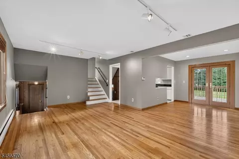 Living - 42 Hanover Pl, Wayne, NJ 07470 photo 4 of 4