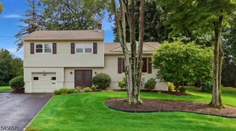 42 Hanover Pl, Wayne, NJ 07470