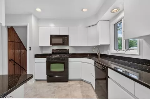 Kitchen - 42 Hanover Pl, Wayne, NJ 07470 photo 2 of 3