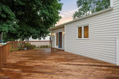 Exterior - 42 Hanover Pl, Wayne, NJ 07470 photo 2 of 6