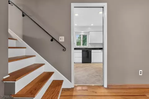 Entry Way - 42 Hanover Pl, Wayne, NJ 07470 photo 2 of 4