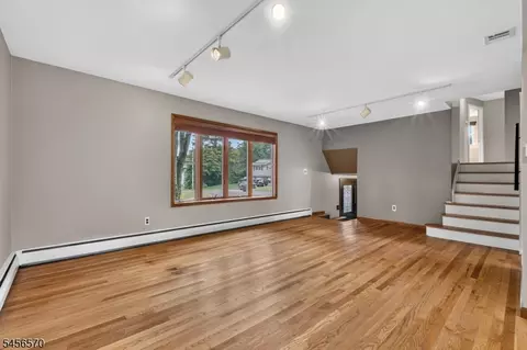 Living - 42 Hanover Pl, Wayne, NJ 07470 photo 2 of 4