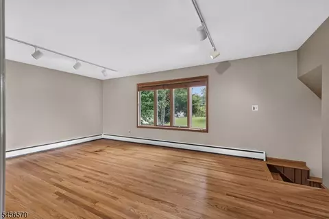 Living - 42 Hanover Pl, Wayne, NJ 07470 photo 3 of 4