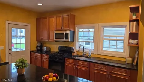 Entry Way - 405 E 2nd St, Plainfield, NJ 07060 photo 3 of 3