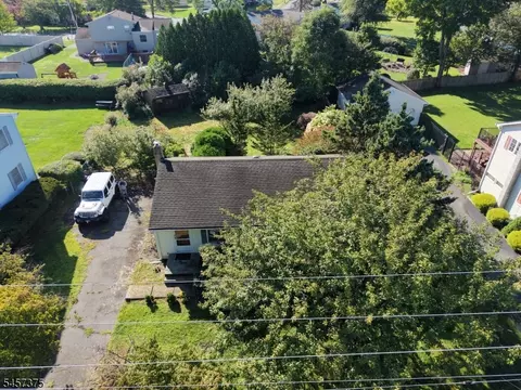 148 Eyland Ave, Succasunna, NJ 07876