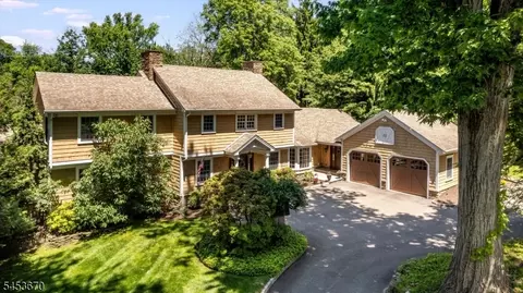 7 Farmstead Rd, Caldwell, NJ 07006