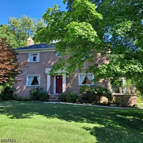 9 Woods Edge Ct, Belvidere, NJ 07823