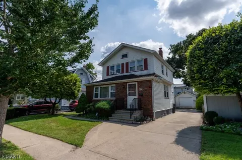 30 Carnation St, Bergenfield, NJ 07621