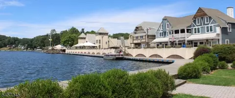 16 Springbrook Trl, Sparta Twp, NJ 07871