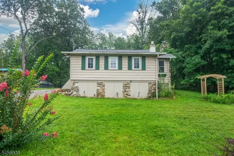 12 Hillcrest Ave, Newton, NJ 07860