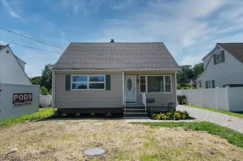 13 Windbeam Rd, Riverdale, NJ 07457