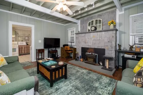 10 Pochuck Dr, Sussex, NJ 07461