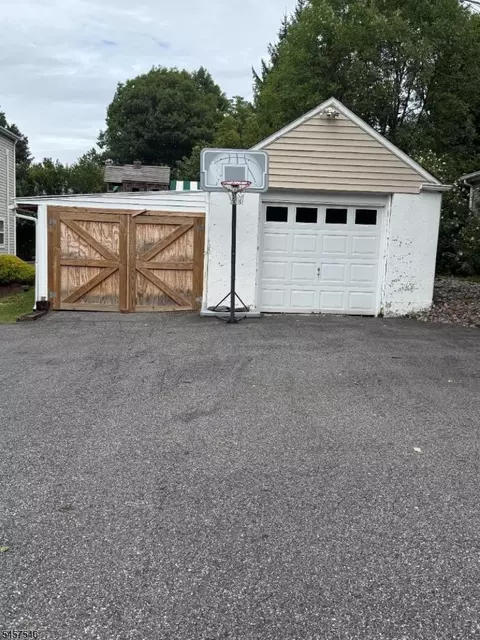 10 Arcata Ln, West Milford, NJ 07480