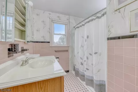 Bath - 105 Arnot Pl, Paramus, NJ 07652 photo 1 of 2