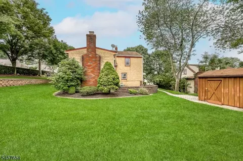 Exterior - 105 Arnot Pl, Paramus, NJ 07652 photo 2 of 4