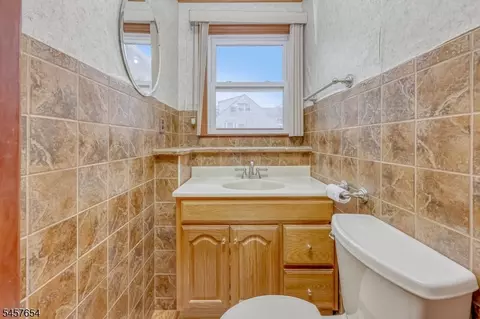 Bath - 105 Arnot Pl, Paramus, NJ 07652 photo 2 of 2