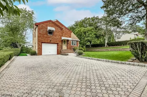 Exterior - 105 Arnot Pl, Paramus, NJ 07652 photo 4 of 4