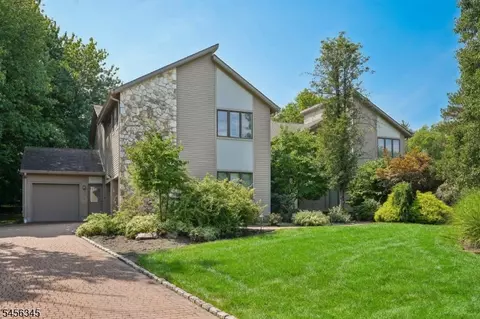 56 Roosevelt Blvd, Caldwell, NJ 07006