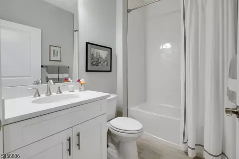 Bath - 34 Tate Rd, Flemington, NJ 08822 photo 2 of 3
