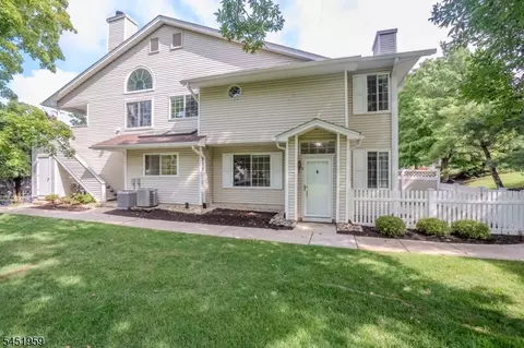 Exterior - 9 Evans Ct, Bedminster, NJ 07921 photo 4 of 4