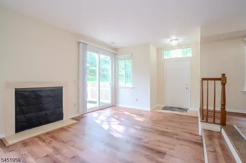 Living - 9 Evans Ct, Bedminster, NJ 07921 photo 1 of 5