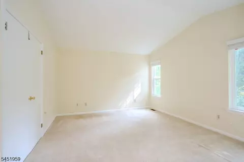 Bedroom - 9 Evans Ct, Bedminster, NJ 07921 photo 3 of 6