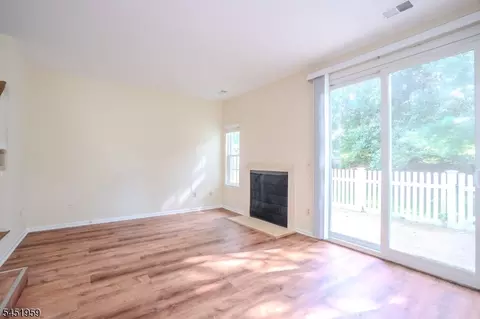 Living - 9 Evans Ct, Bedminster, NJ 07921 photo 3 of 5