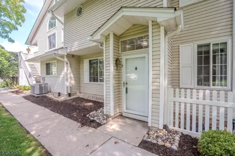 9 Evans Ct, Bedminster, NJ 07921 photo 2