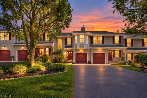 18 Pinehurst Dr, Washington, NJ 07882