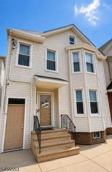 87 Darcy St, Newark, NJ 07105