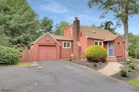 52 Midvale Ave, Millington, NJ 07946