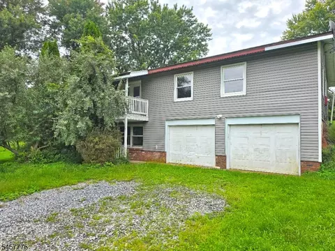 7 Jeanette Ln, Milford, NJ 08848