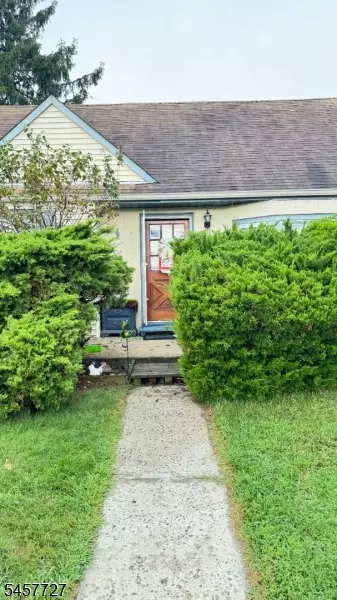 39 Windsor Dr, East Brunswick, NJ 08816