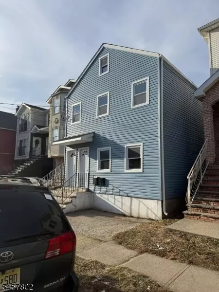 51 Geneva St, Elizabeth City, NJ 07206