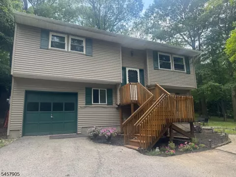 88 Wawayanda Rd, Highland Lakes, NJ 07422